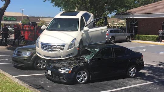 海外 事故 高齢者 操作ミス
