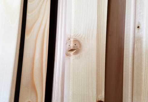 ホームセンター かわいいやつ 顔 木材 笑顔