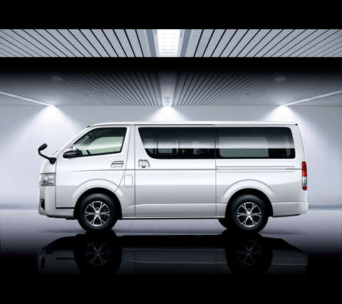 ハイエース カスタム 伊勢谷友介