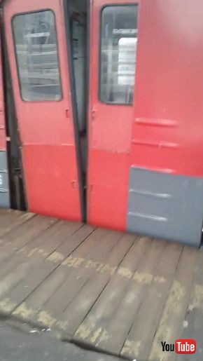ロシア 鉄道 ドア 故障
