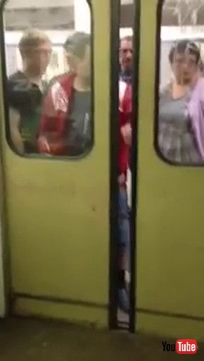 ロシア 鉄道 ドア 故障