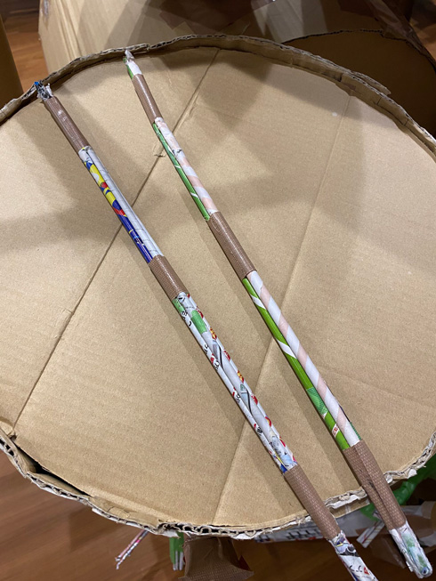ダンボールで作ったドラムのスティック
