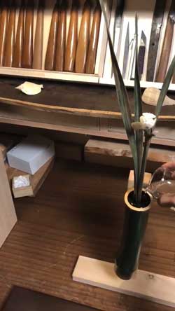 落語 竹の水仙 再現 作品 水 花 咲く 木 彫刻 大竹亮峯