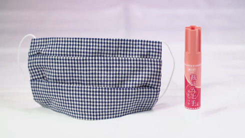 裁ほう上手とマスクの写真