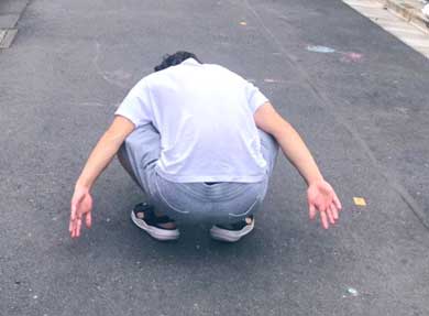 おんぶ 隣 同じポーズ 真似 子ども 娘 かわいい