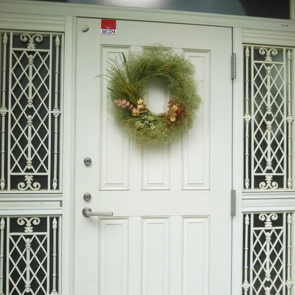 リース 雑草 草むしり 庭 陶芸家 奥村巴菜