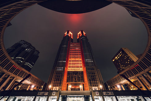 都庁 ライトアップ 写真 妻 ラスボス 東京アラート 世界エイズデー