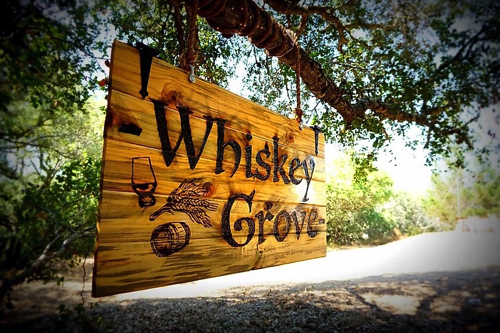 レンズで太陽光を集熱させて描くアート