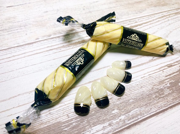 ホワイトロリータ ネイル