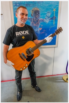 カート・コバーン ギター オークション 落札最高額 6億 601万ドル MTVアンプラグド ロードマイクロフォンズ