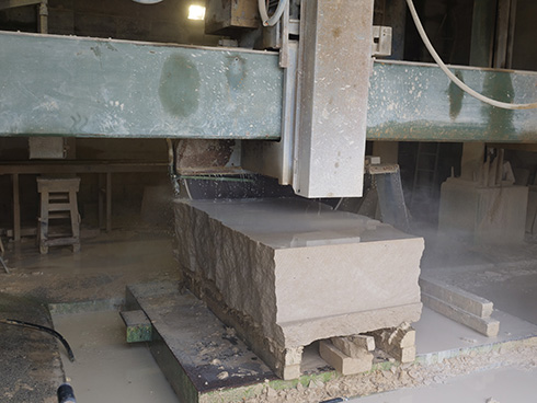 魔窟がセレブハウスに変身　モンスターが出現しそうなダンジョン風建物が数年かけて新築のようになるビフォーアフターがすごい