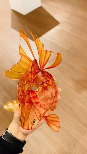 金魚が空中を泳いでいるみたい！ ゆらゆらひらひら動く金魚のモビール