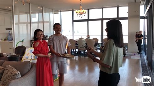 長友佑都 結婚式 平愛梨 YouTube 夫婦 トルコ バラの花束 プレゼント サプライズ