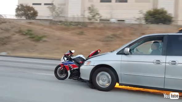 ひき逃げ 事故 バイク