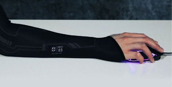 AIM COVER eスポーツ BeANCAが 虹色 発光 “AIM力アップ