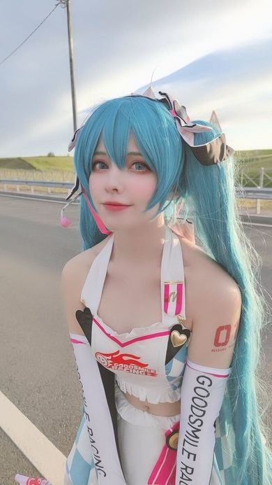 サクラミク♡桜ミク♡初音ミク♡コスプレ♡水着 天使〜！」「すんごいかわいい」 “ロシアの初音ミク”ことサヤ