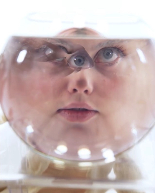 奇抜なパフォーマンスアート