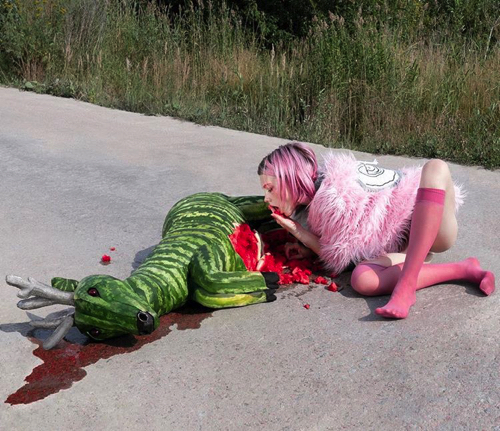 奇抜なパフォーマンスアート