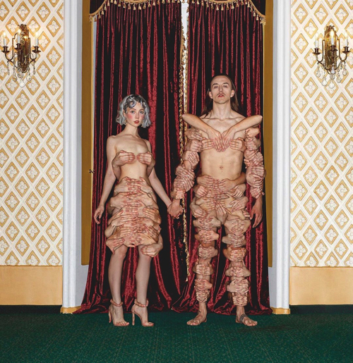 奇抜なパフォーマンスアート