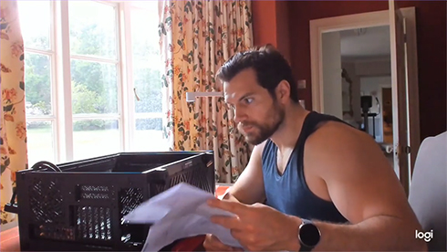 ヘンリー・カヴィル ゲーマー オタク ゲーム ウィッチャー PC 動画 セクシー ホット トレンド スーパーマン