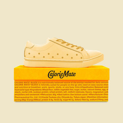 架空のスニーカー