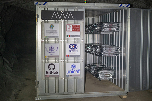 GitHubが1000年先を見通したコード保管を開始　北極圏の永久凍土深さ250メートルにあるアーカイブ施設