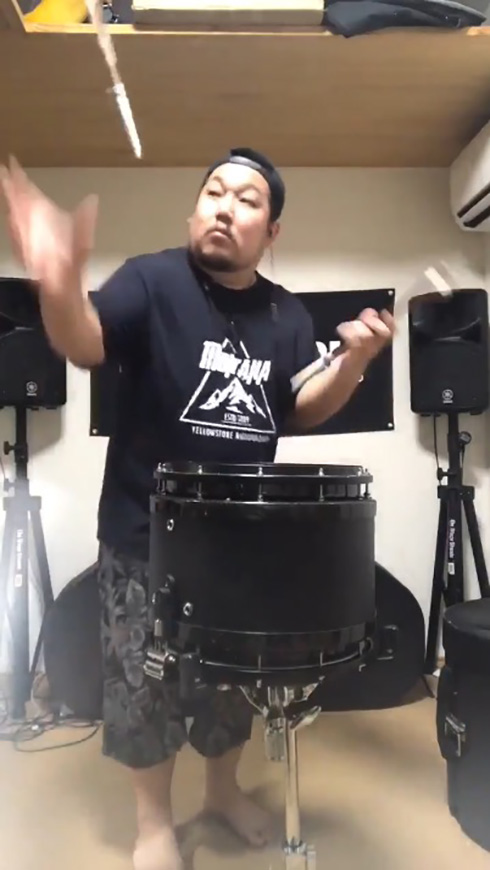 「これこそエンタメ」「3万回いいねしたい」　ボカロ曲に合わせてドラムスティックを高速で操るパフォーマンスが圧巻