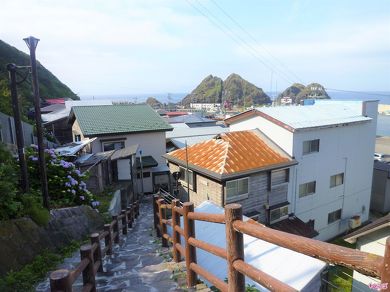 下ると港が近い