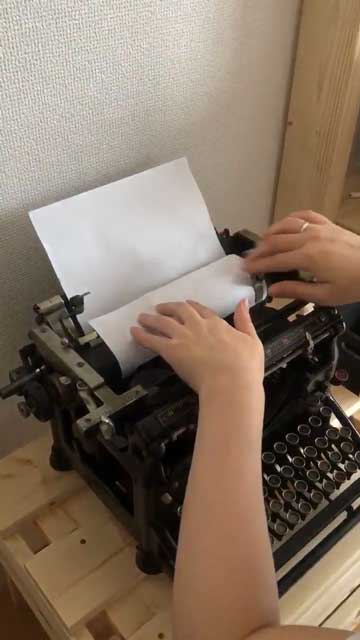 ジャンク品のタイプライター、餃子屋さんが修理したら直った話に驚きの声　入手のきっかけは「ヴァイオレット・エヴァーガーデン」