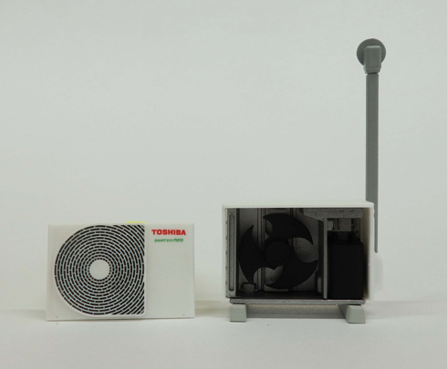 据え置き型室外機・正面カバーをはずしたところ