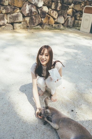 梅澤美波 乃木坂46 3期生 ファースト写真集 9月29日 バイロンベイ ゴールドコースト with専属モデル