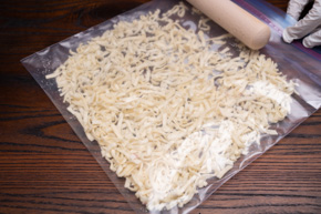 どん兵衛を砕いたところ