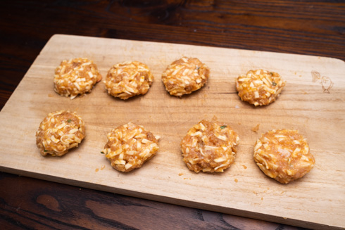 8等分にしてつくねをまとめたところ