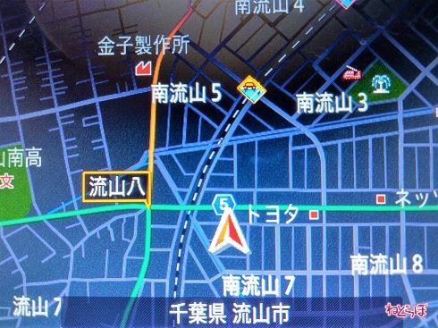 筆者のカーナビの画面。県道5号は主要地方道だが、「流山八」交差点から地図上部に延びる道路は一般県道