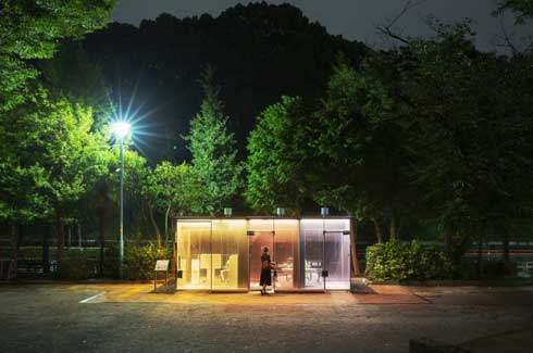 渋谷区 公共トイレ 透明 トイレ 鍵をかけると 見えなくなる 丸見え 仕組み