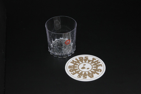 コースターと子ども用ロックグラス