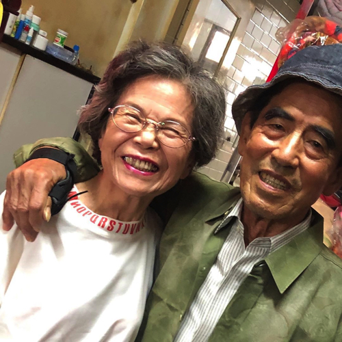 まるでモデルのような80代夫婦