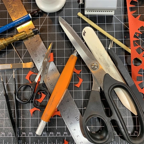 緻密に作り込まれた紙の建築アート　古代遺跡みたいな迫力がすごい