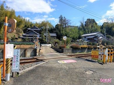 踏切の先が私有地になっているケースも