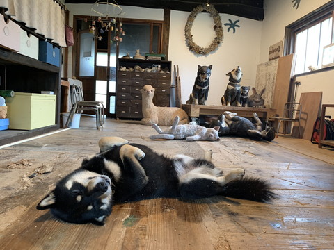 彫刻に寄せる月くん