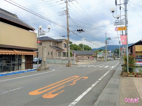 よく見ると「つくば道」の看板が
