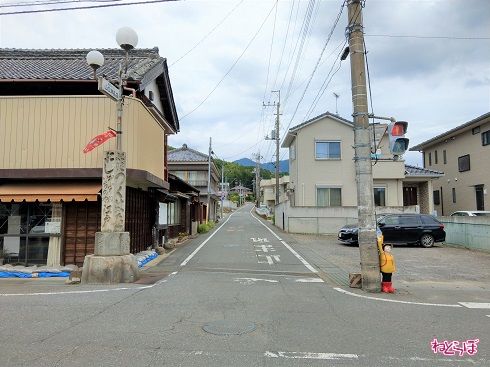 正面から。なだらかな登り坂になっています