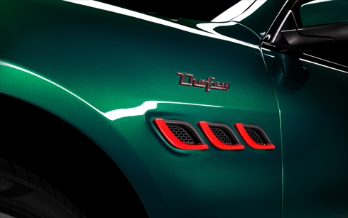 マセラティ「クアトロポルテ トロフェオ」