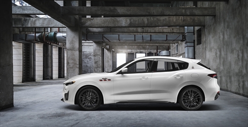 マセラティ「レヴァンテ トロフェオ」