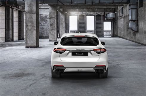 マセラティ「レヴァンテ トロフェオ」