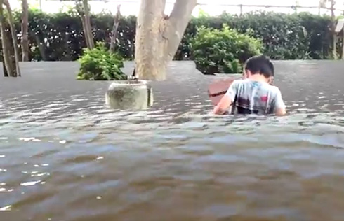 猛暑日だけど部屋の中は涼しそう！　ARで部屋に水を張ってみた動画がリアルですごい