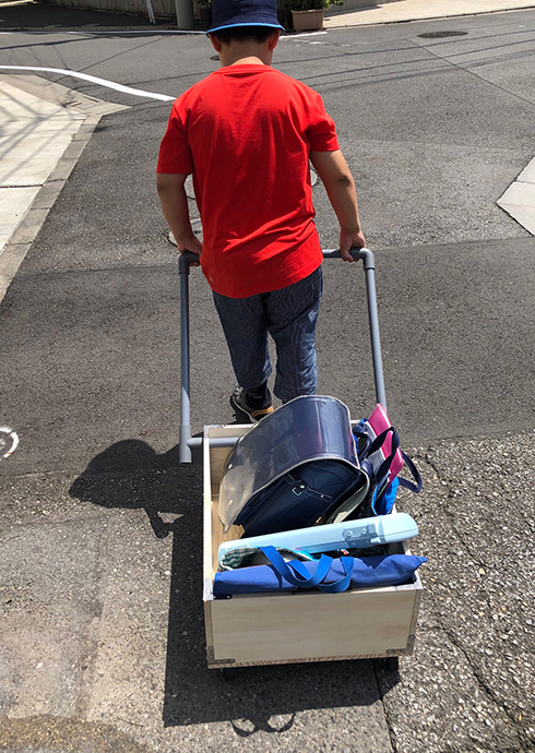 自由研究の工作が終業式の荷物を運べて効率的　小学生のトライアンドエラーが生んだ人力車がすごい