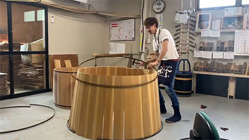 たがを外す様子