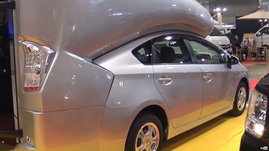 プリウス キャンピングカー 魔改造