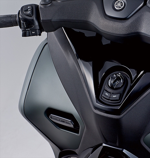 ヤマハ発動機「トリシティ300」